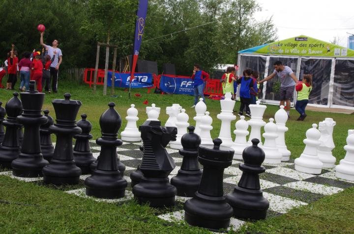 Jeu d'échecs géant sur le Village des sports