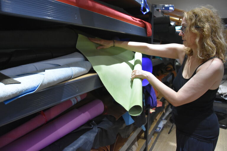Sabrina, à la tête de l'atelier-boutique Camille Boann