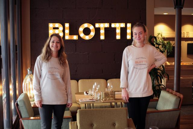 Les serveuses du Blotti Les serveuses du Blotti