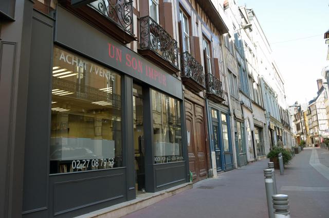 Facade extérieur de la boutique "Un son impur"