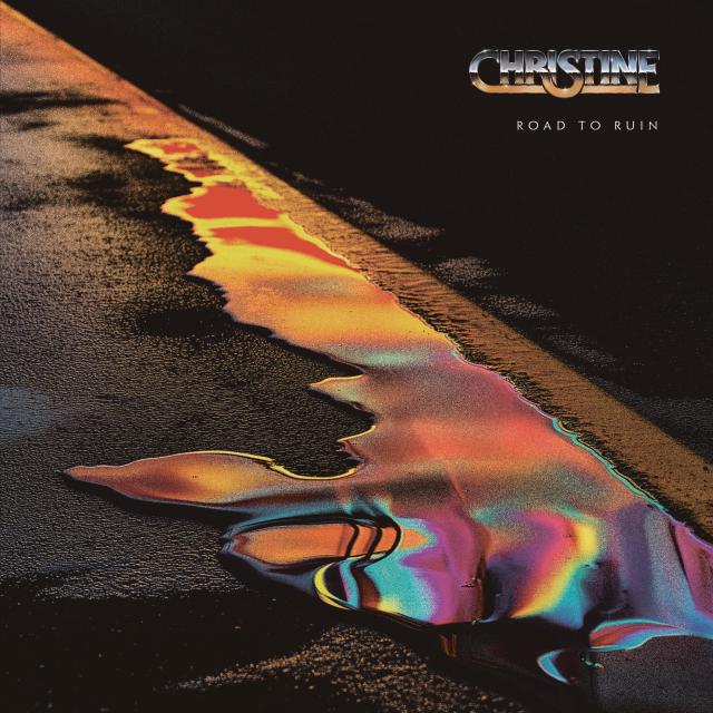 La pochette de l'album de Christine représente une tâche aux reflets colorés sur un trottoir