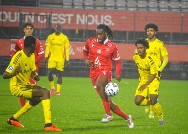 Un point d'appui sur le front de l'attaque : Charles Abi, le nouveau n°9 des Diables Rouges, ici en action au stade Diochon lors de la venue d'Aubagne, a contribué à la convaincante victoire des siens à Orléans vendredi dernier en inscrivant son premier but sous le maillot rouge