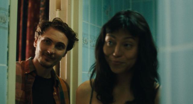 Eamon Farren et Isabel Sandoval dans Brooklyn secret