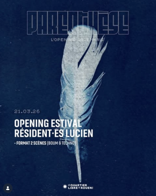 Une plume blanche sur un fond bleu pour visuel à la parenthèse d'ouverture du Quartier libre