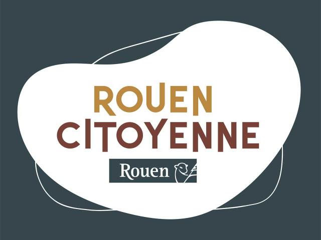 Affiche sur fond gris avec une bulle blanche dedans dans laquelle est écrit Rouen citoyenne en lettres capitales, en marron clair et bordeaux