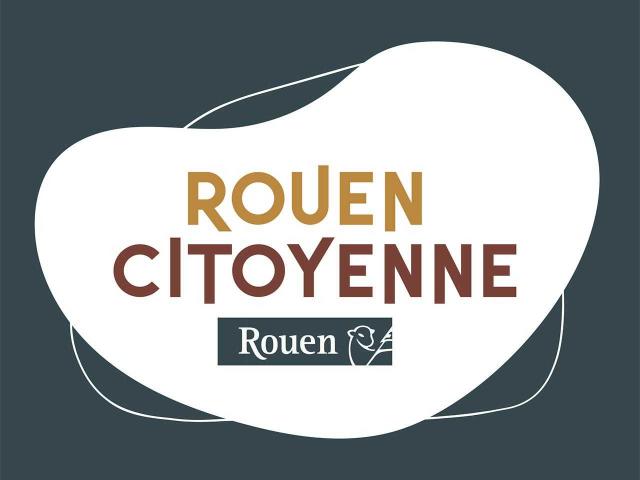 Logo de la convention citoyenne de Rouen Affiche sur fond gris avec une bulle blanche dedans dans laquelle est écrit Rouen citoyenne en lettres capitales, en marron clair et bordeaux