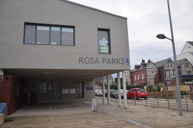 Vacances d'hiver : c'est le moment de s'inscrire en centre de loisirs Façade centre de loisirs Rosa Parks à Rouen
