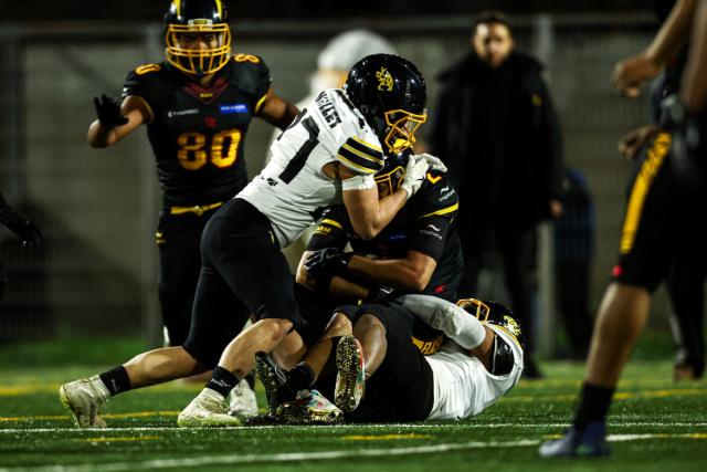 Les joueurs des Léopards en action face au Flash de La Courneuve