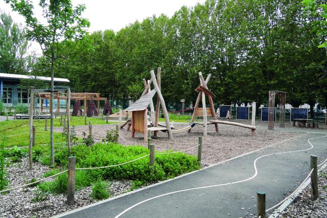 cours d'école des Fabulettes, boulevard d'Orléans sur la rive gauche
