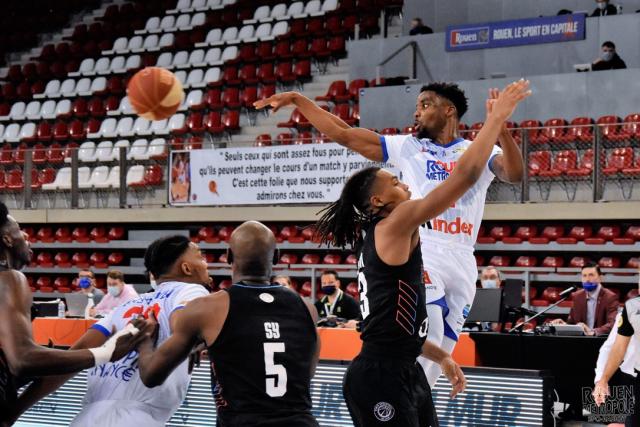 Ike Iroegbu (25 ans, 1,88m), le nouveau meneur des Léopards, dans ses oeuvres