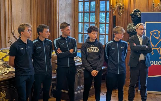 Photo illustration des cyclistes et du président