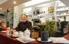 Clara Lalouette dans son restaurant "La belle époque" 