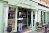 Thomas Gnocchi devant son restaurant "Tommasino"